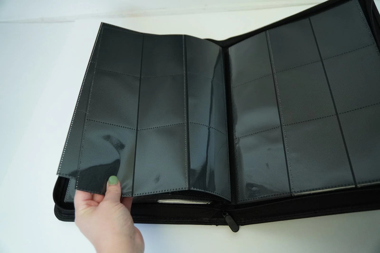EVORETRO 9-Pocket Zip-Up Trading Card Zipper Binder for 360 cards - Image 11